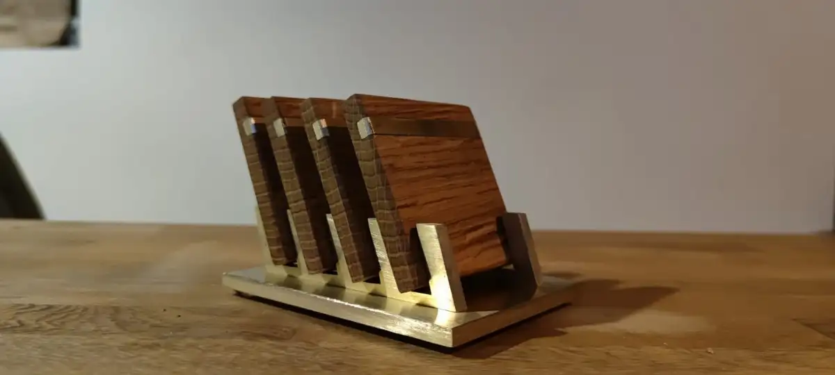 Dessous de verre avec support en laiton