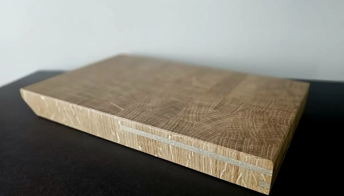 Billot de boucher en bois de bout avec insert en laiton